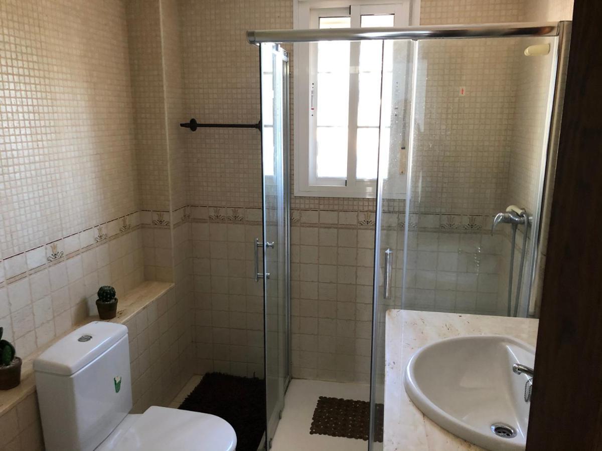 Moderno Y Amplio Chalet, Con Piscina Privada 奇克拉纳－德拉弗龙特拉 外观 照片
